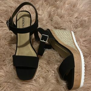 Black Wedges